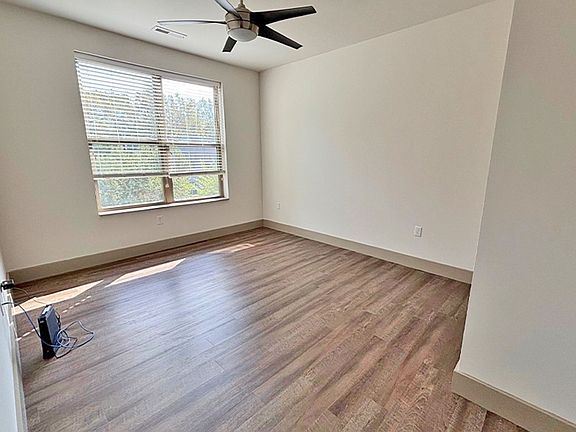 4th image of 3240 Whitfield Ave #3250-210