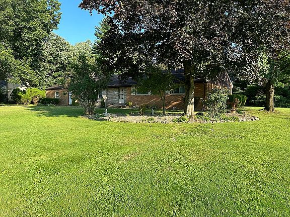 5th image of 15 Evergreen Dr