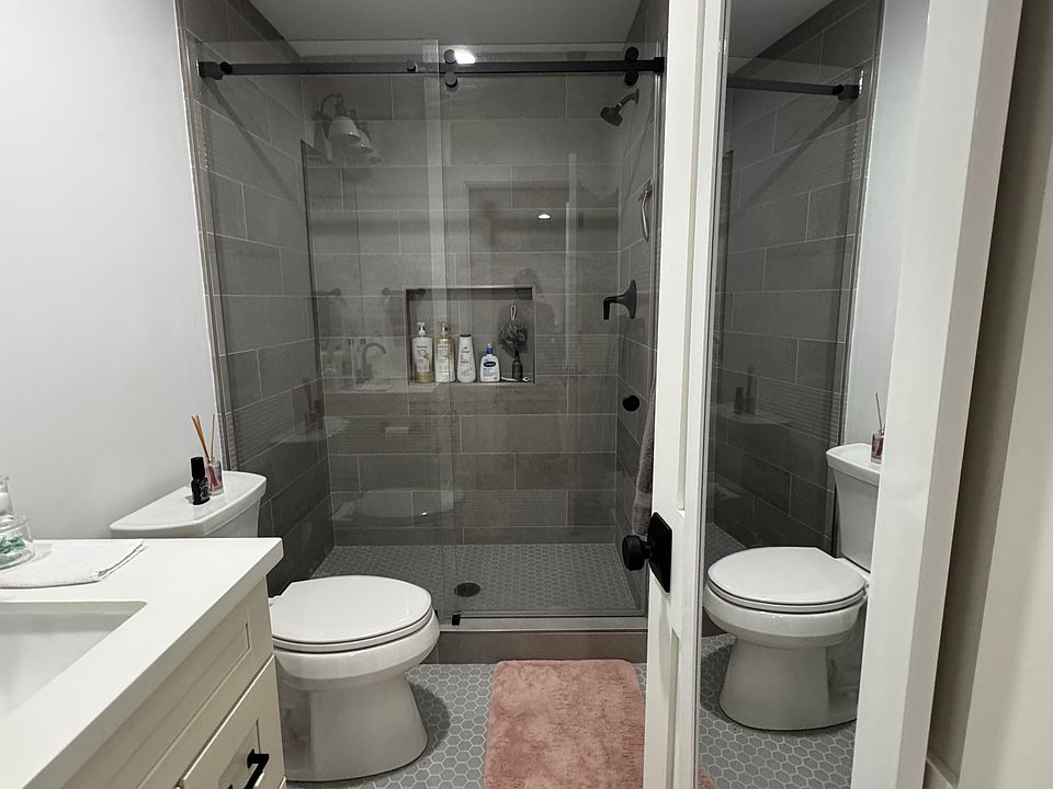 2nd image of 1677 Merrill Dr #3