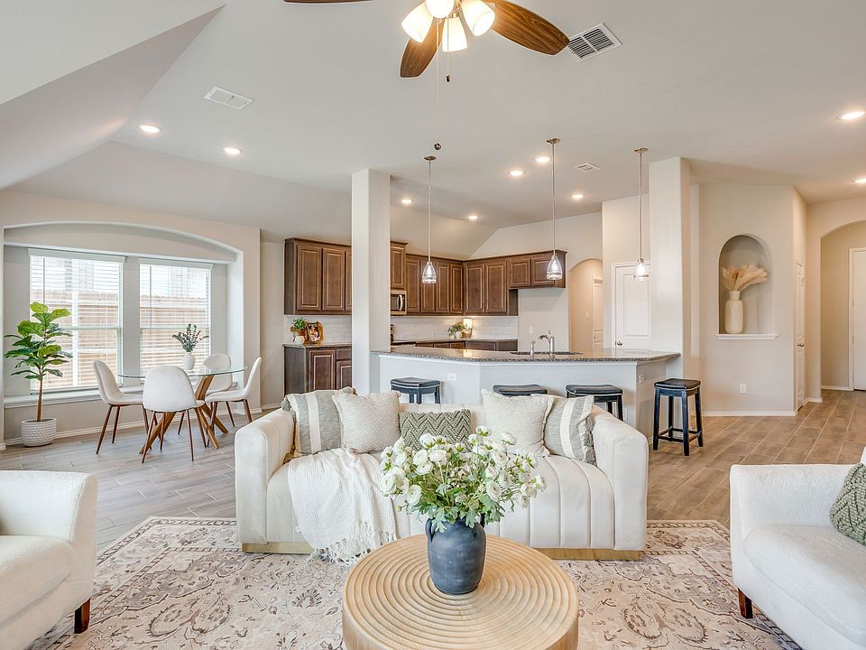 1st image of 533 Lela Cir