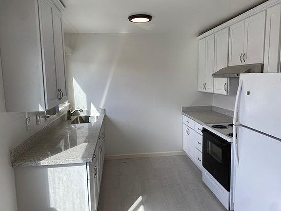 3rd image of 214 Selwyn Dr #2