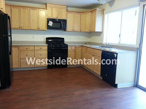 4th image of 1017 Greenfield Dr APT C