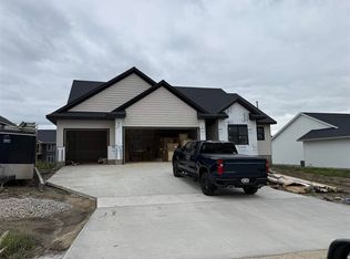 80 S Seven Oaks Rd, Northliberty, IA 52317