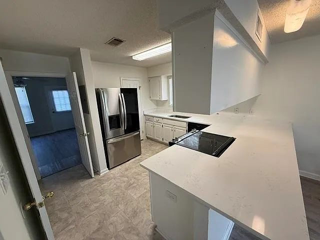 3 bed, 1308 sqft, $1,650 — Photo 4