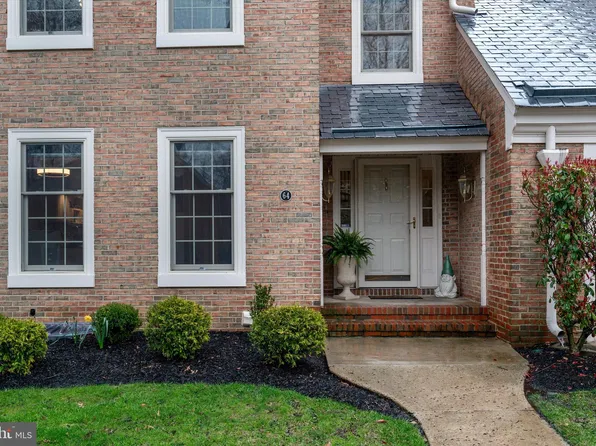 64 Foxwood Dr, Moorestown, NJ 08057