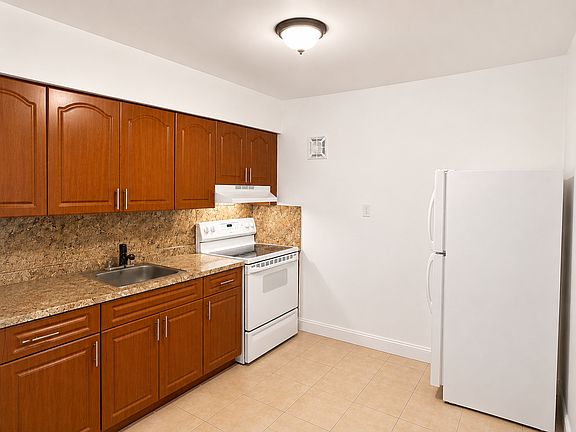 2nd image of 3940 Palm Ave #29