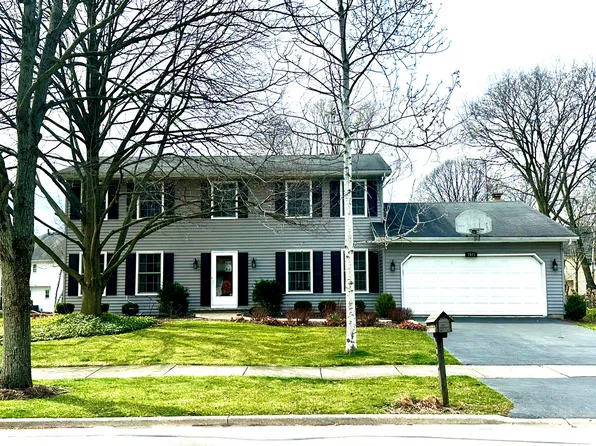 1074 Whirlaway Ave, Naperville, IL 60540