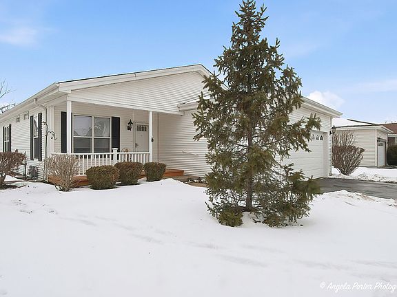 3rd image of 54 Rocking Horse Ln