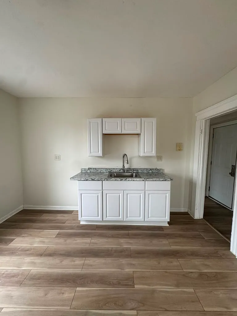 3 bed, 1200 sqft, $1,150 — Photo 1