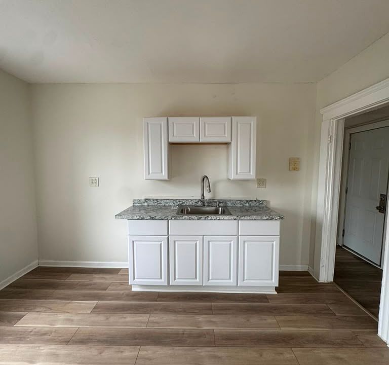 1st image of 202 E Belden Ave APT 8