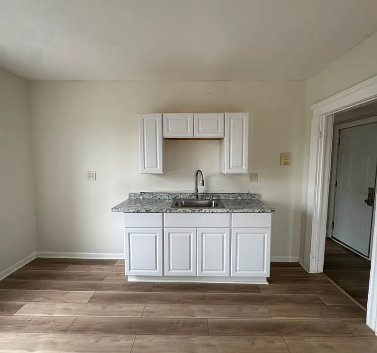 202 E Belden Ave #8