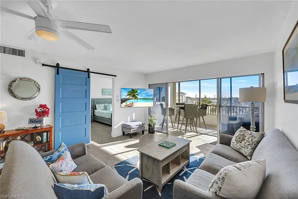 2 bed, 2.0 bath, 952 sqft, $6,500 — Photo 3