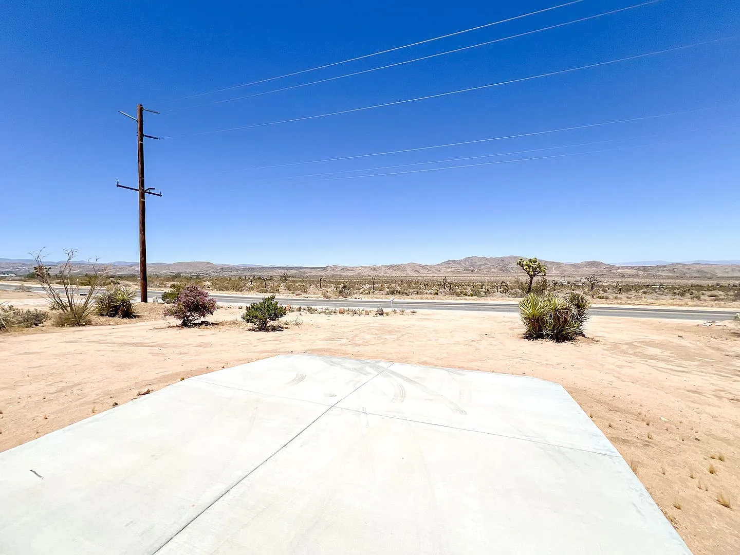 Joshua Tree Home with Desert Views — Photo 2