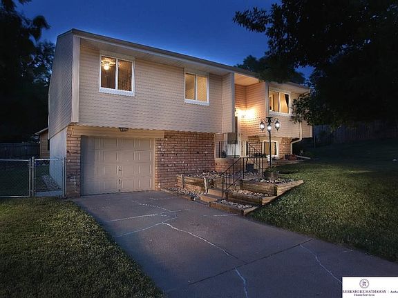 2nd image of 8405 S 139th Cir