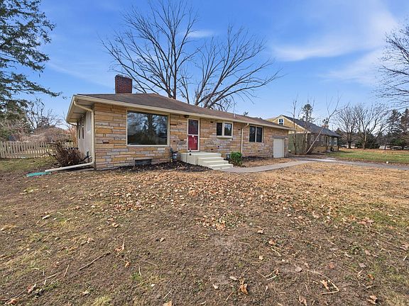 3rd image of 1446 Shryer Ave W
