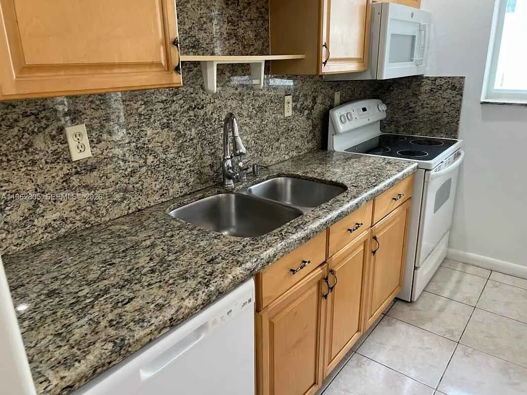1260 Ne 200th Ter Miami, Fl 33179 — Photo 4