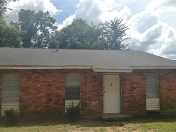 8 Pine St, Montgomery, AL 36110