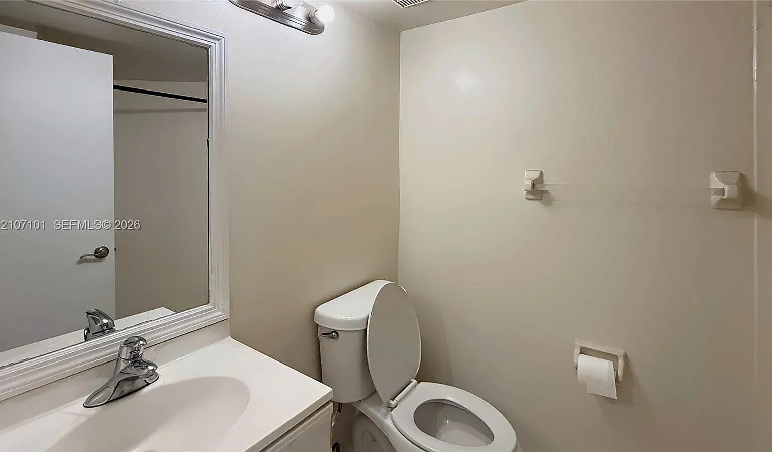 Lake Pointe Condominium N — Photo 3