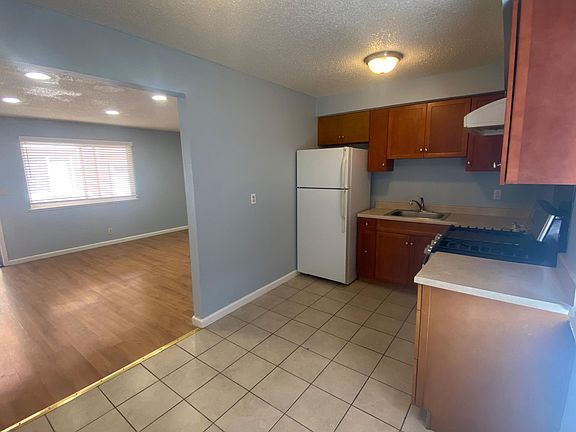 4th image of 2030 22nd St #B