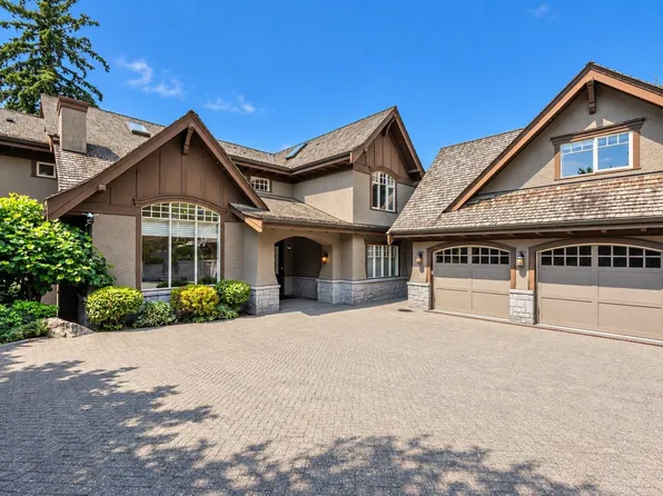 2638 Queens Ave, West Vancouver, BC V7V 2Z1