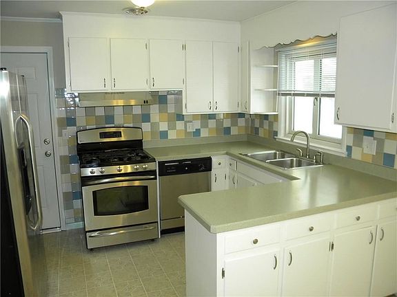 5th image of 6 Lynnwood Dr