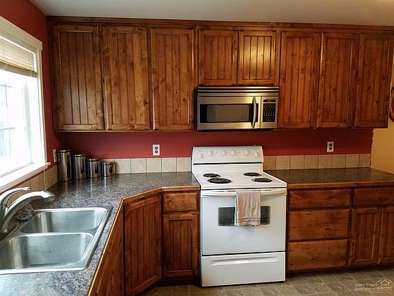 3rd image of 1213 SE 8th St