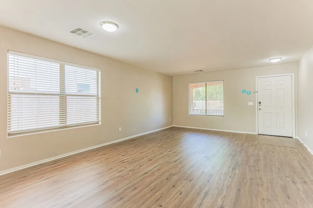 4 bed, 2.0 bath, 2155 sqft, $1,945 — Photo 4