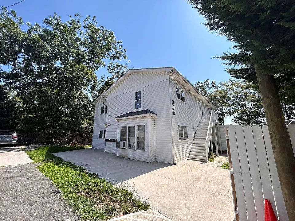 308 W Kivett St