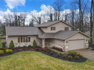602 Sturbridge Dr, Highland Heights, OH 44143