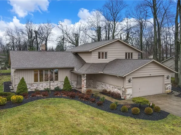 602 Sturbridge Dr, Highland Heights, OH 44143