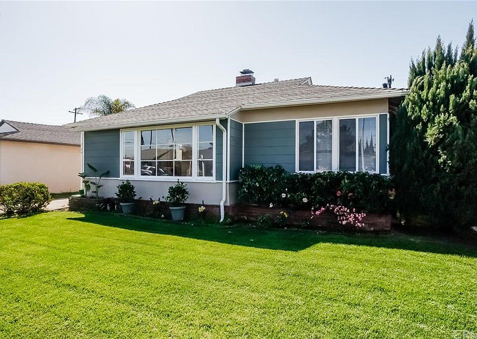 2nd image of 2106 W 160th St