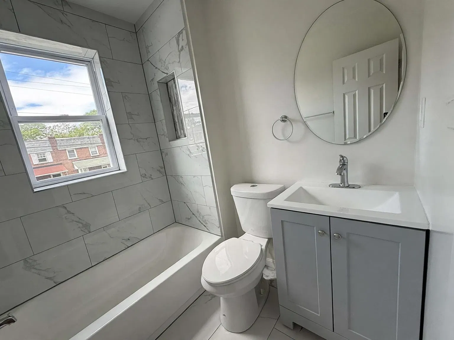 3 bed, 1100 sqft, $1,950 — Photo 3