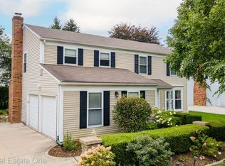 1923 Farmbrook Dr, Troy, MI 48098