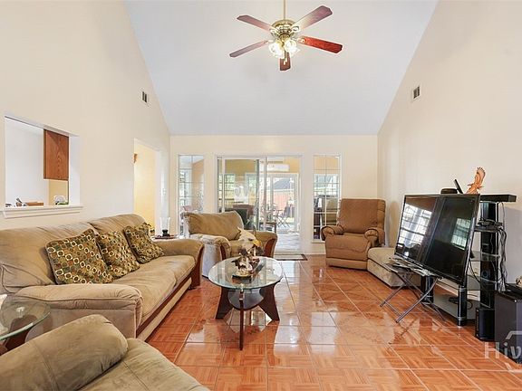 5th image of 248 Longleaf Circle