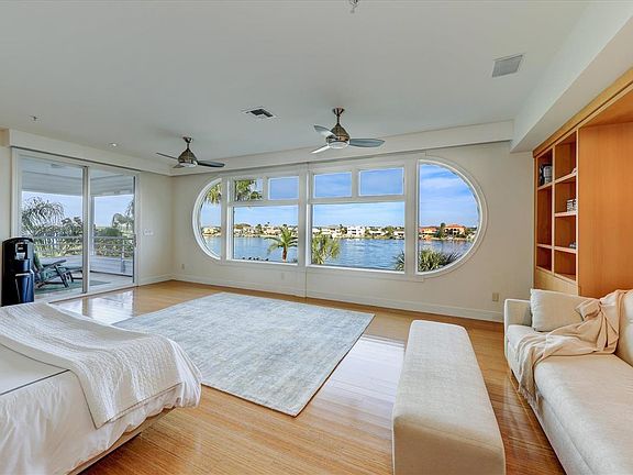 4th image of 821 Bay Esplanade #Bay