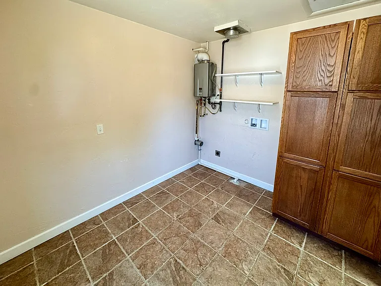138 E Montana St — Photo 15