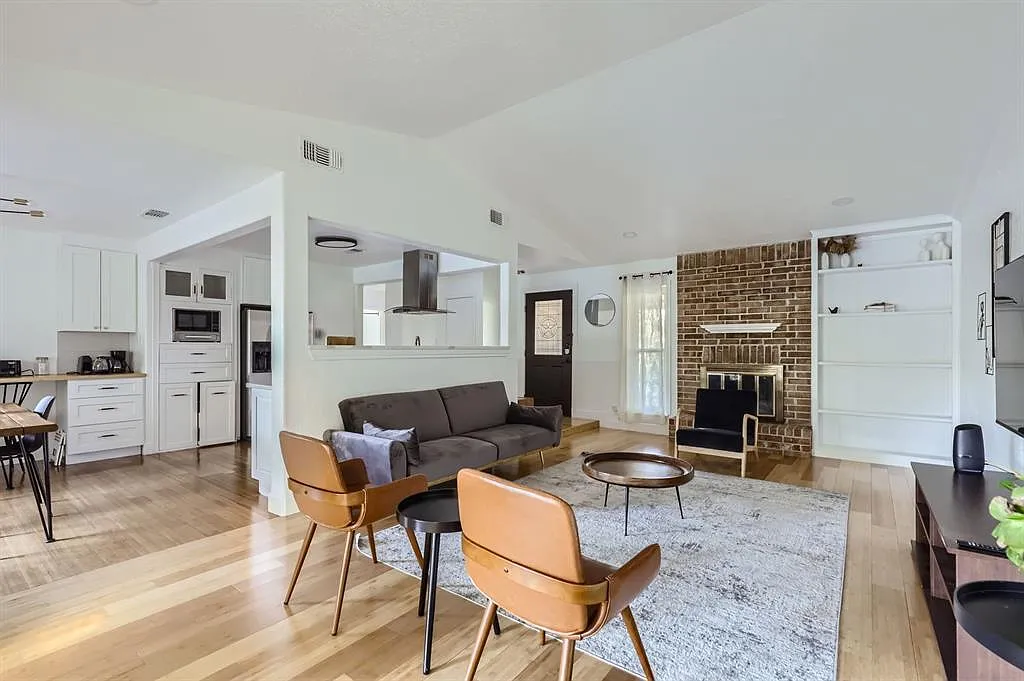 3 bed, 2.0 bath, 1481 sqft, $3,200 — Photo 1