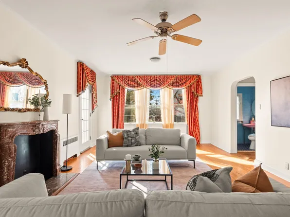 7 Roosevelt Terrace image 3 of 49