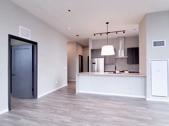5th image of 954 W Washington Blvd #1503