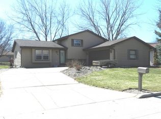 11 Sunbeam Ct, Appleton, WI 54915