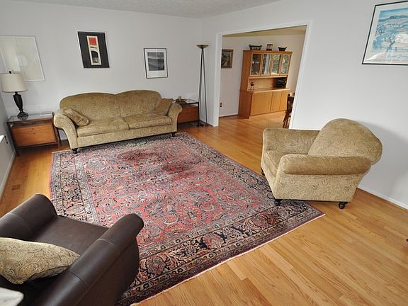 4th image of 4 Brewster Ln
