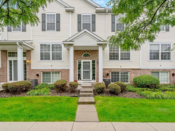908 Ledgestone Dr, Mahtomedi, MN 55115