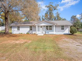 4966 Redwood Dr, Marianna, FL 32446
