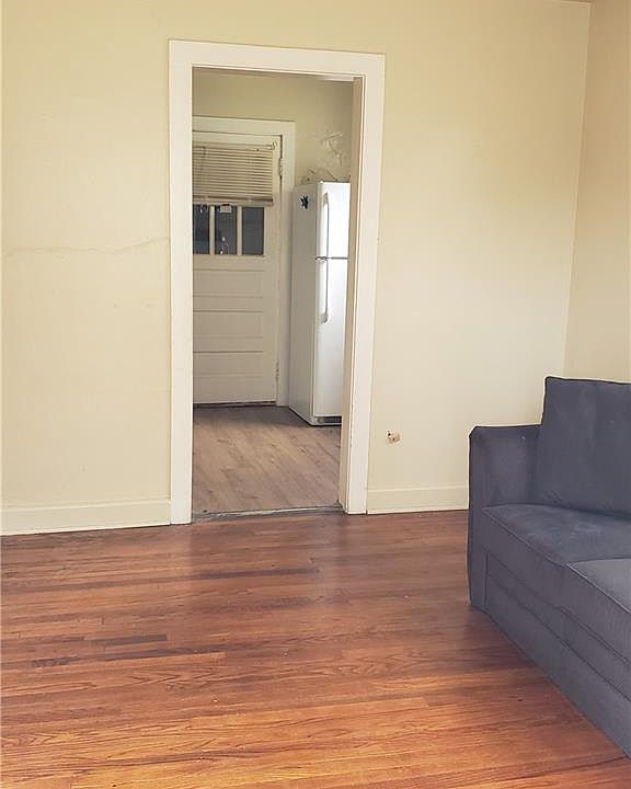 LR w/view of kitchen
