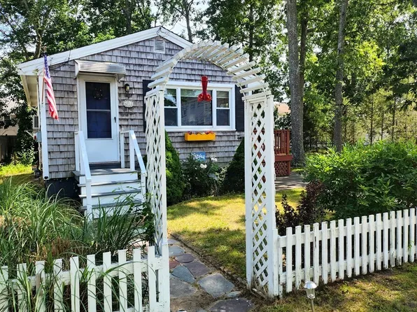 24 McKinley St, Wareham, MA 02571