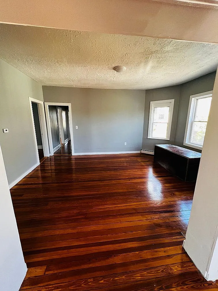 3 bed, 1300 sqft, $1,950 — Photo 3