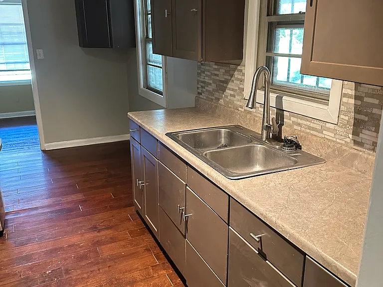 1435 Haywood Ave — Photo 4