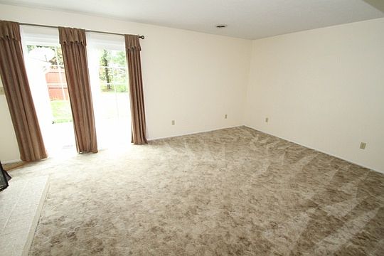 4th image of 109 Blackbird Way APT 19