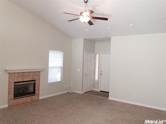 5th image of 2349 Foxglove Way