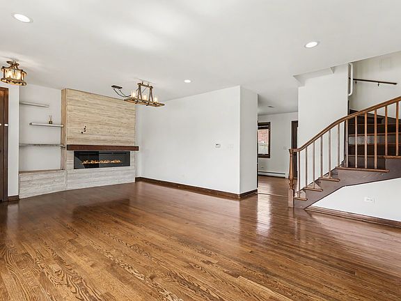 4th image of 15W632 Virginia Ln